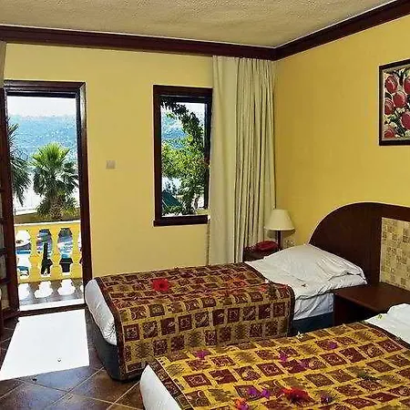 Курортный комплекс Green Beach Resort Гюндоган