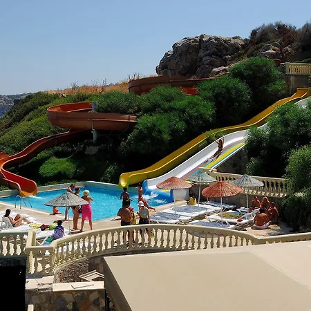 绿色海滩度假村