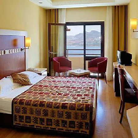 Green Beach Resort 리조트 군도간
